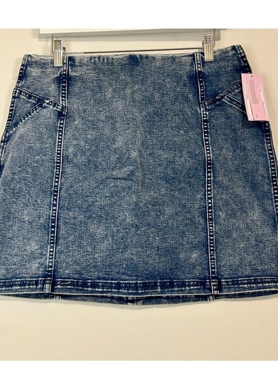 Dresses & Skirts - Women’s Mini Skirt Medium Blue Wash Size 14W NWT🧡
